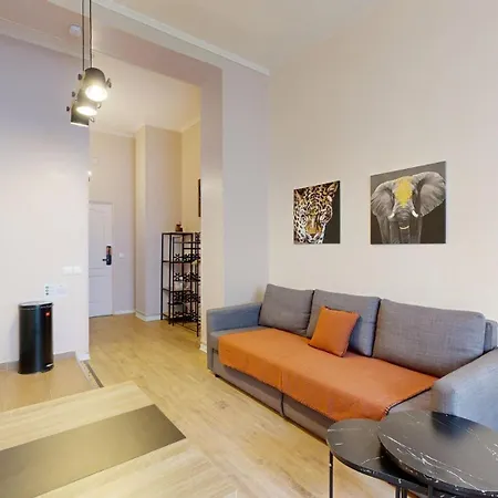 252 Majestic - Superbe A Apartment